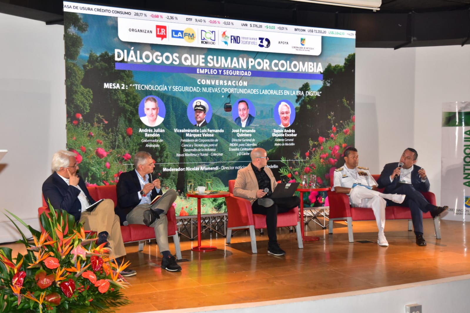 Tomás Andrés Elejalde Escobar, gerente general del Metro de Medellín; Andrés Julián Rendón, gobernador de Antioquia; Vicealmirante Luis Fernando Márquez Velosa, presidente de la Corporación de Ciencia y Tecnología para el Desarrollo de la Industria Naval Marítima y Fluvial, Cotecmar; y José Fernando Quintero, director General de Indra para Colombia, Ecuador, Centroamérica y El Caribe