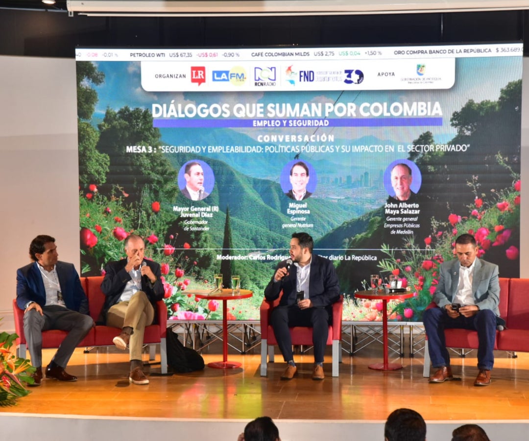 Vista general del panel "Seguridad y empleabilidad: políticas públicas y su impacto en el sector privado" del ForoLR "Diálogos que suman por Colombia"