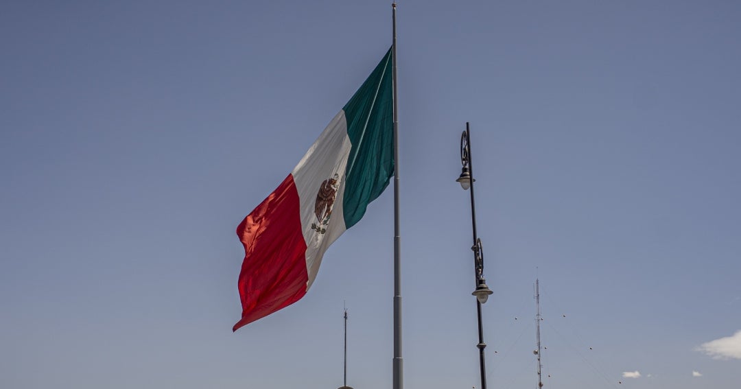 Moody's rebaja calificación crediticia de México ligeramente superior al de bono basura
