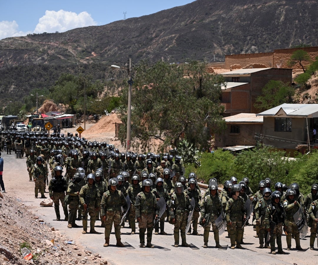 Tensión por toma de instalación militar en Bolivia