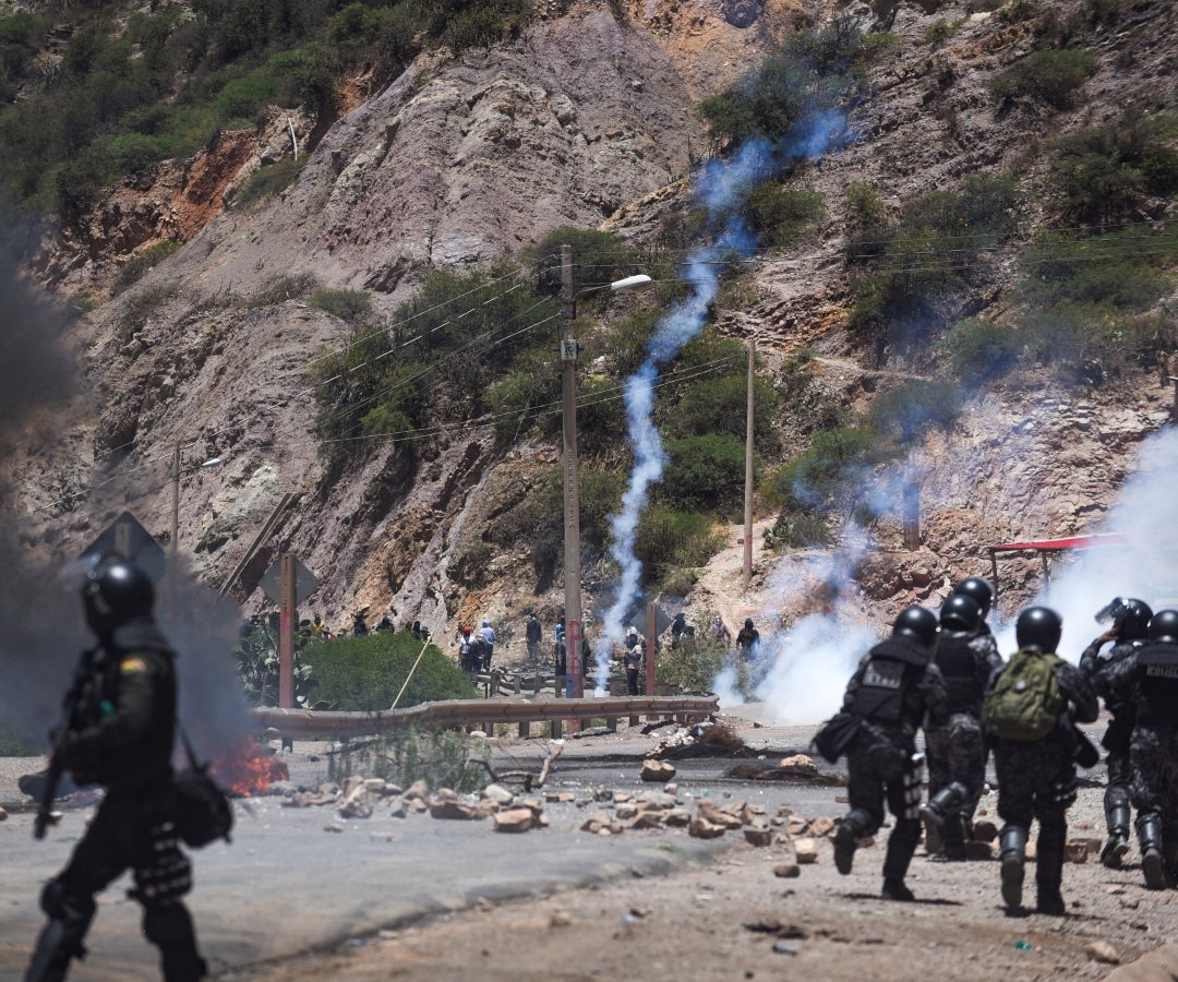 Un grupo de campesinos invadió en la mañana del viernes un cuartel militar en el trópico de Cochabamba