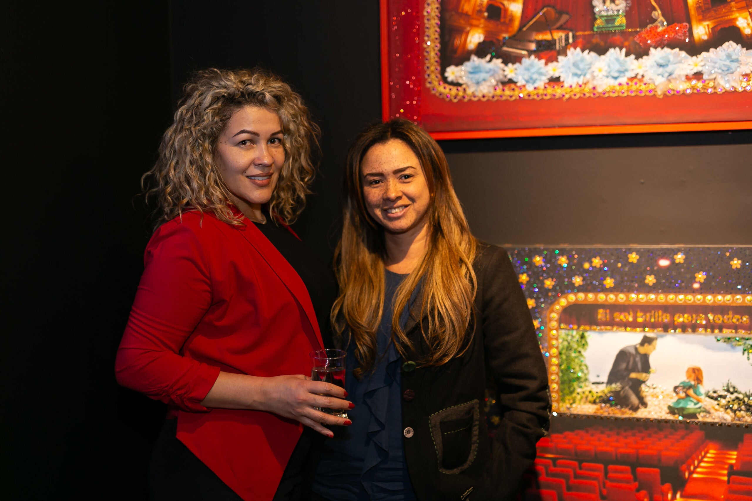 Miryam Medina, productora de cine y TV; y Gina Martínez, diseñadora de joyas.