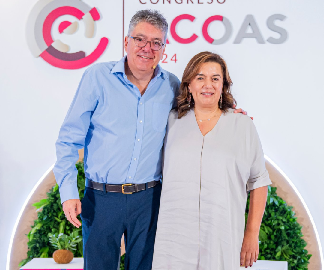 Mauricio Cardenas, exministro de Minas; y Claudia González Sánchez, presidente ejecutiva Acoas.