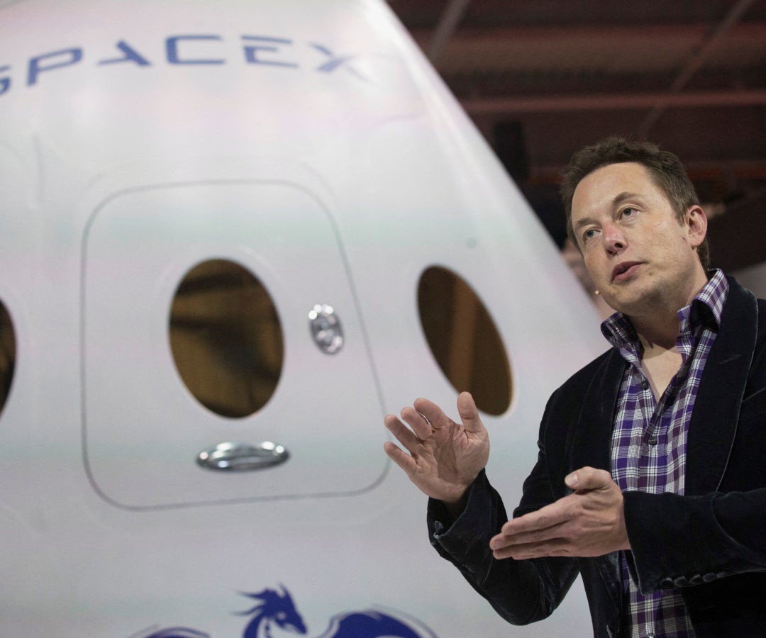 Elon Musk y una nave de Space X