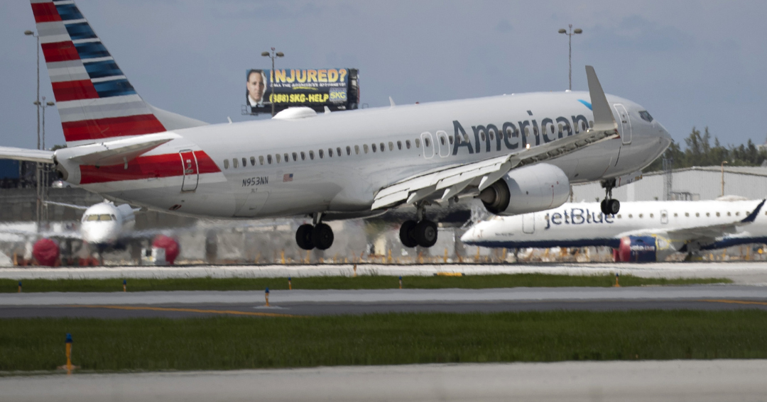 American Airlines Group anunció que recortará cientos de empleados corporativos