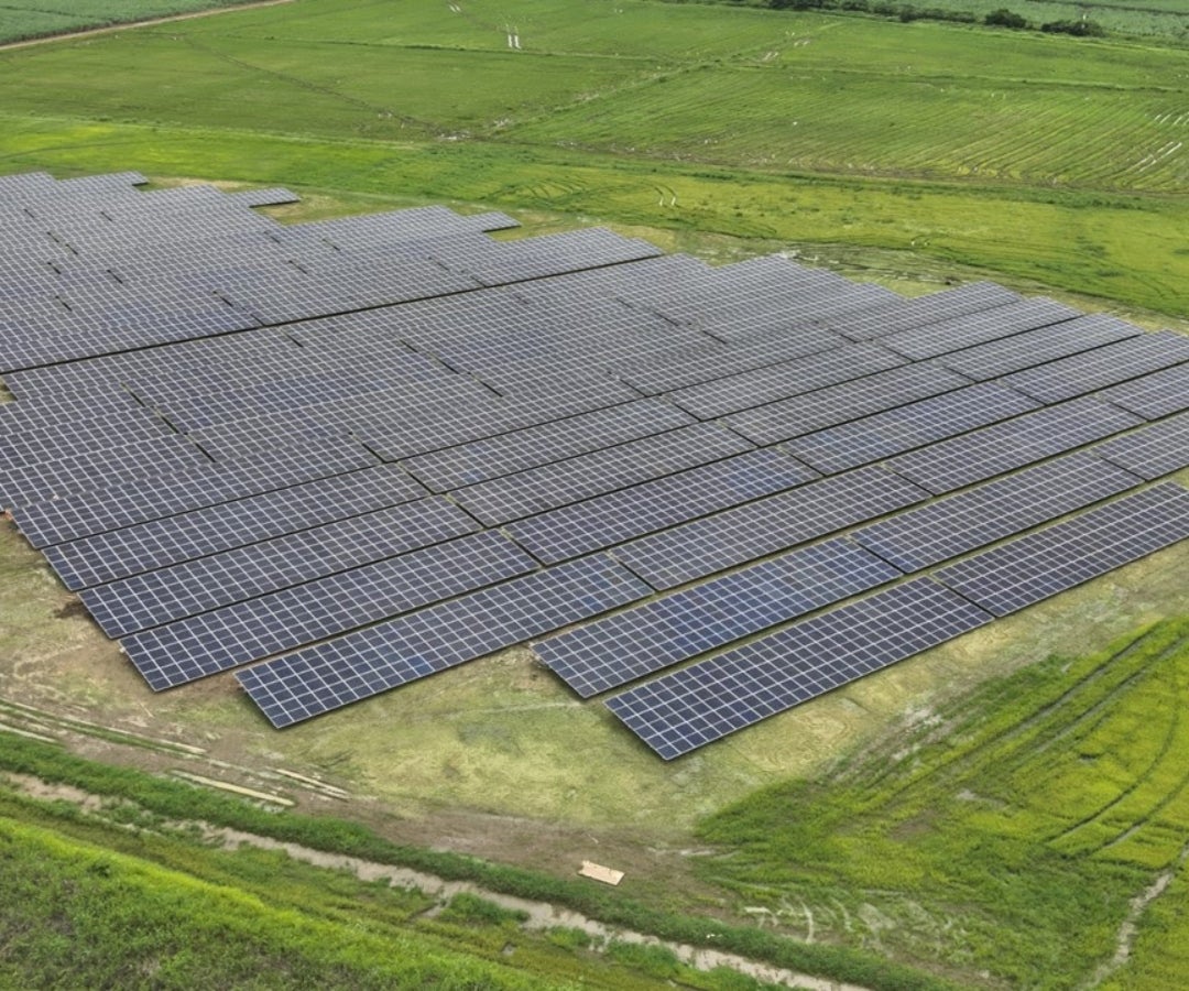 El proyecto cuenta con más de 6.400 paneles solares.