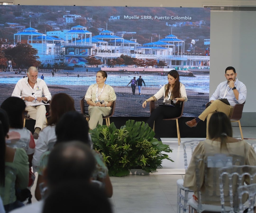 Gobernador del Atlántico, Eduardo Ignacio Verano De La Rosa; Martha Lucia Noguera, gerente general Hotel Dann Carlton Barranquilla; Jessica Arévalo, directora ejecutiva de Anato; y Jesús Pérez Benito-Revollo, director ejecutivo RAP Caribe.