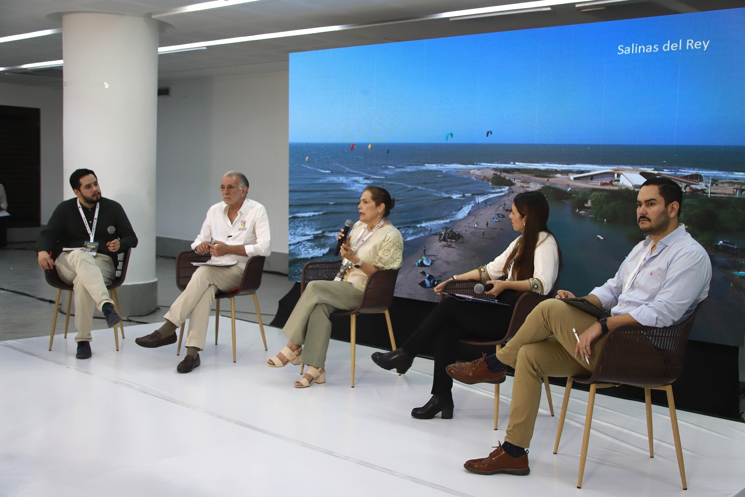 Gobernador del Atlántico, Eduardo Ignacio Verano De La Rosa; Martha Lucia Noguera, gerente general Hotel Dann Carlton Barranquilla; Jessica Arévalo, directora ejecutiva de Anato; y Jesús Pérez Benito-Revollo, director ejecutivo RAP Caribe.