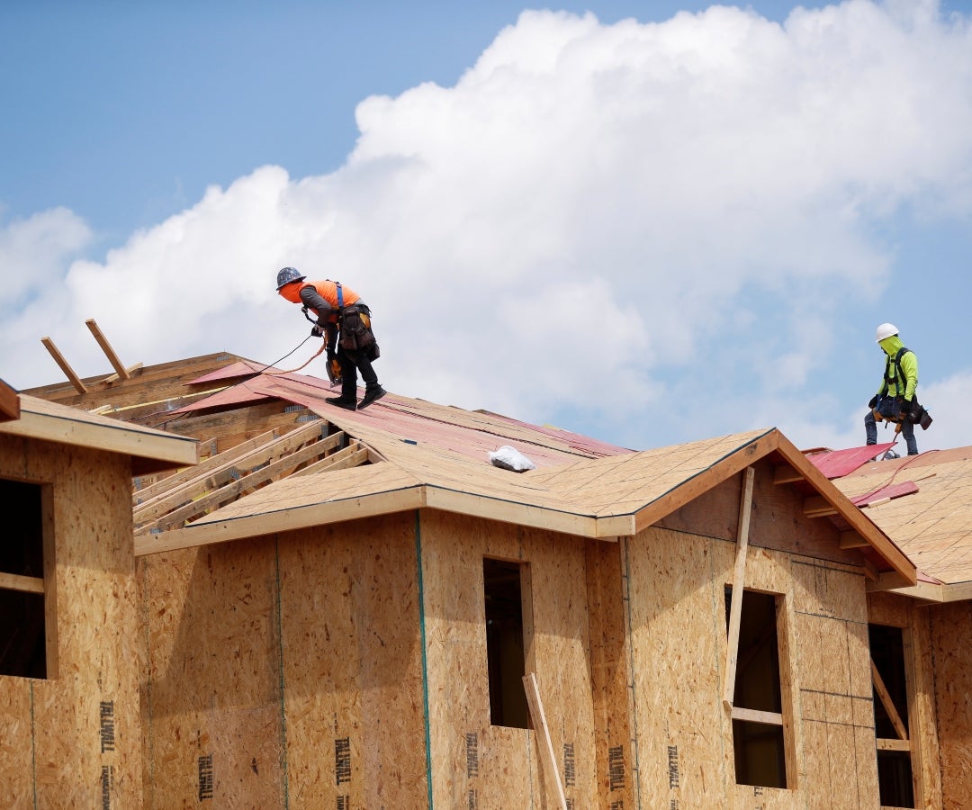 Los trabajadores dedicados al sector de la construcción gastan hasta 4.800 calorías en una jornada de trabajo.