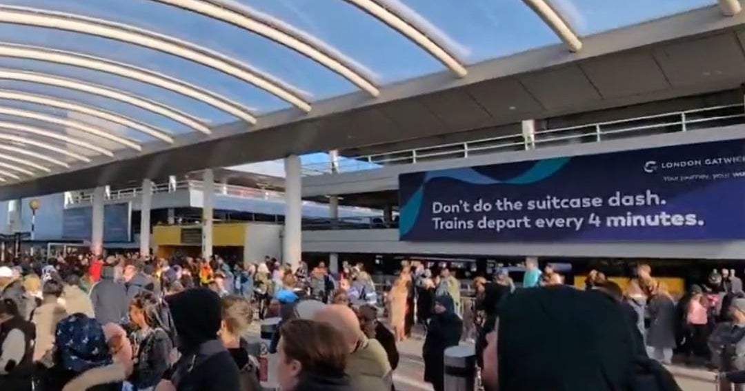 Evacúan el terminal del segundo aeropuerto de Reino Unido ante amenaza ...