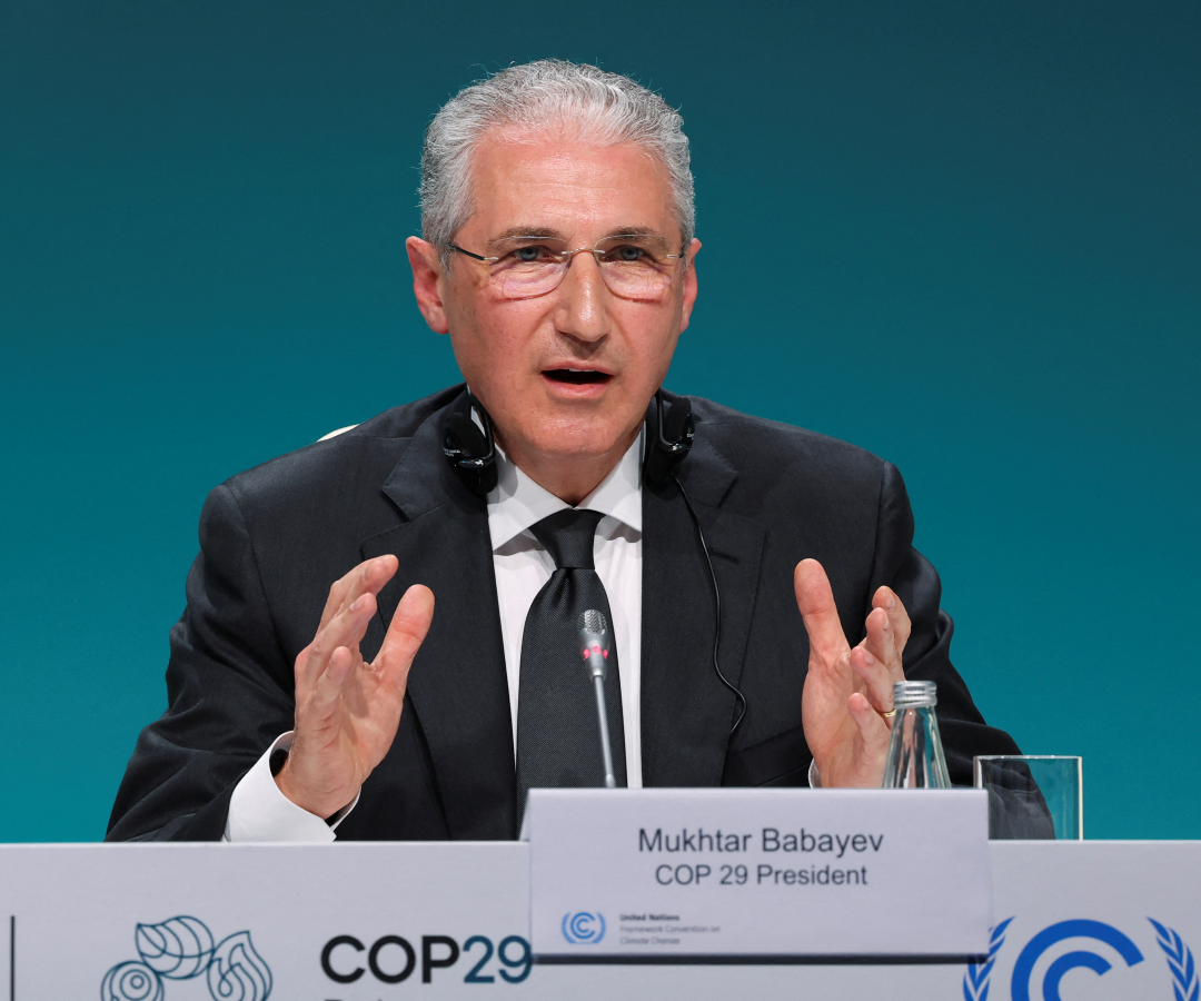 El presidente de la COP29, Mukhtar Babayev, habla en una conferencia de prensa