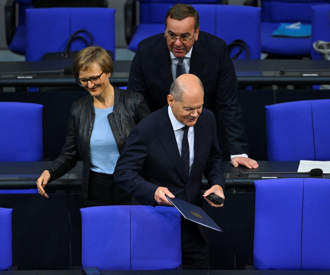 Olaf Scholz y su bancada en el parlamento alemán