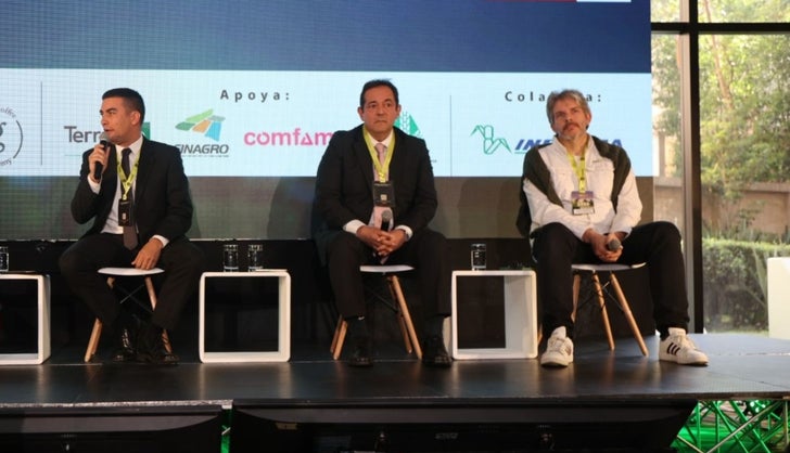 Julio César Acevedo, gerente de Terramia by Levapan; Carlos Rebolledo, director comercial regional de Corteva y Boris Wullner, CEO de Green Coffee Company