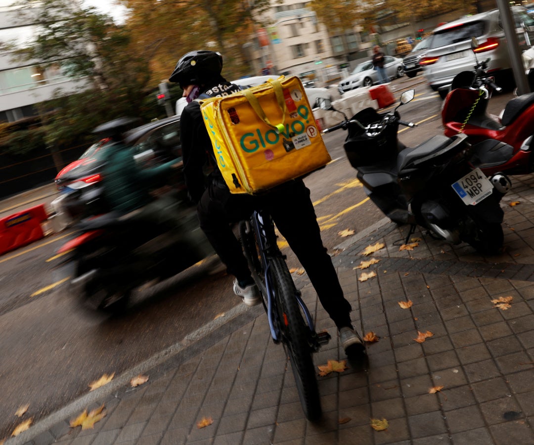 Glovo marca precedente al contratar a repartidores
