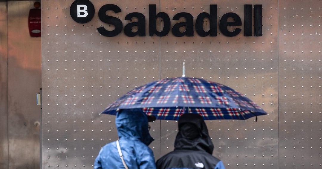 El beneficio del Sabadell se hunde ante mayores costes y menores ingresos por créditos