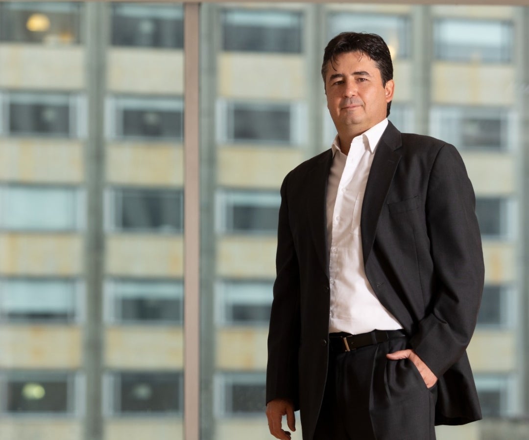 Alonso Angel, Vicepresidente de Inversiones