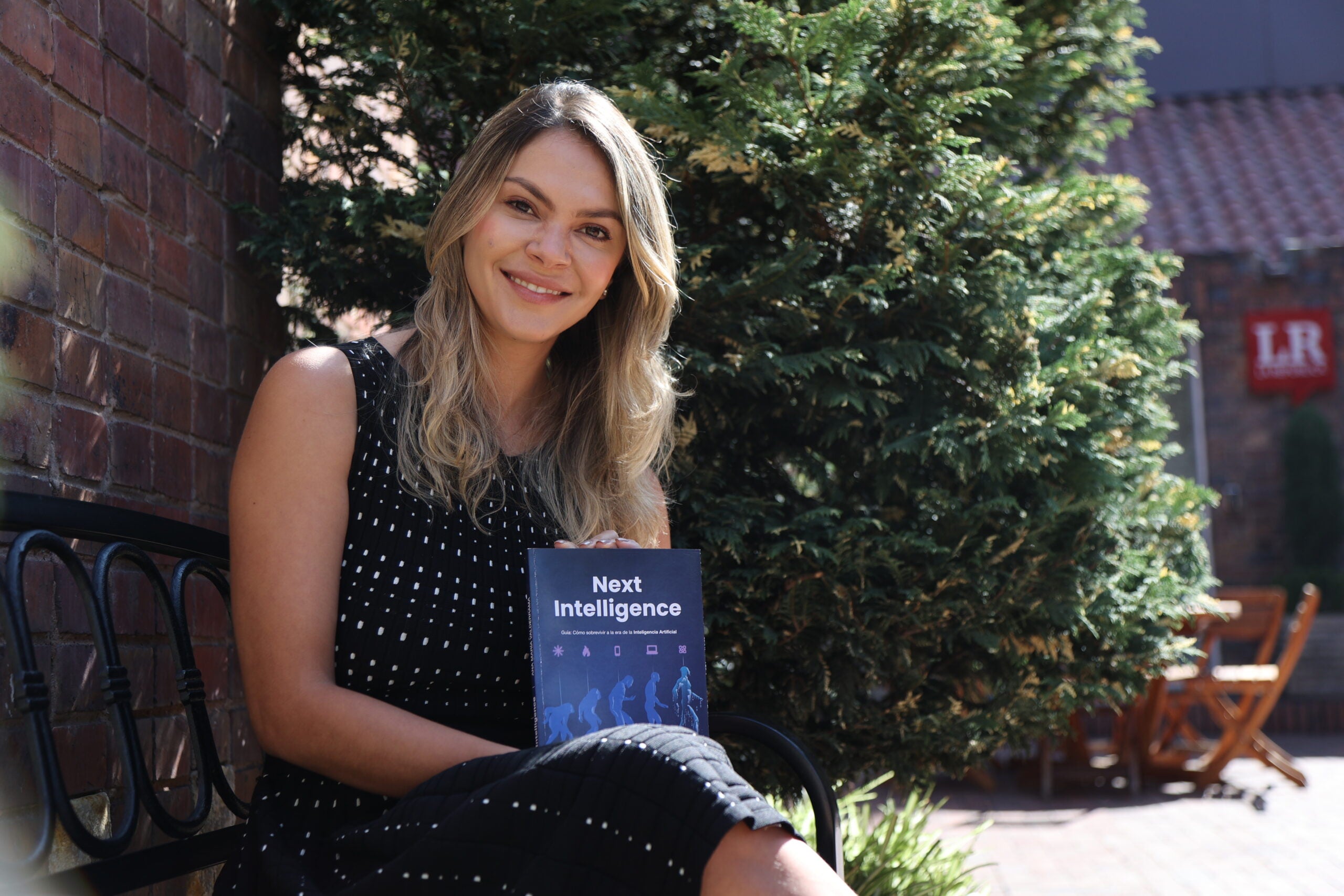 Ana María Valderrama, autora de "Next Intelligence"