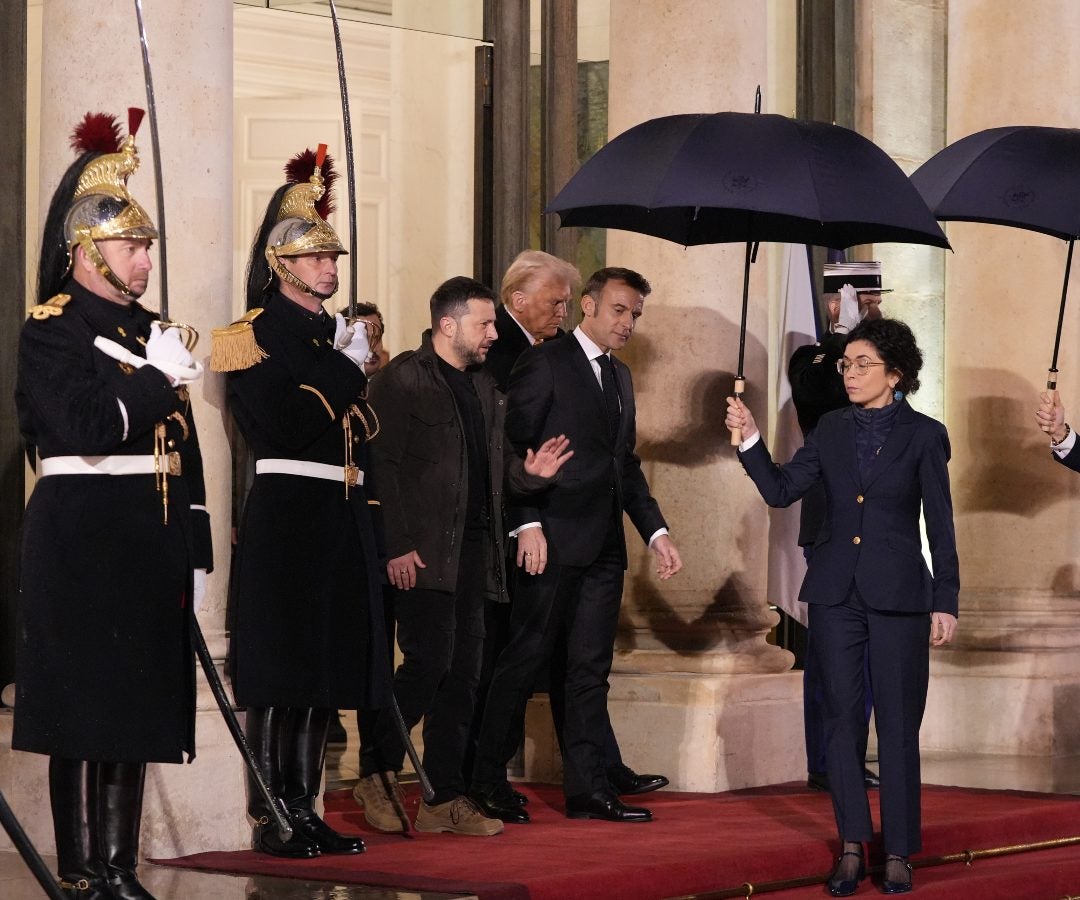 Volodímir Zelenski, Emmanuel Macron y el presidente electo de Estados Unidos, Donald Trump, en el Palacio del Elíseo