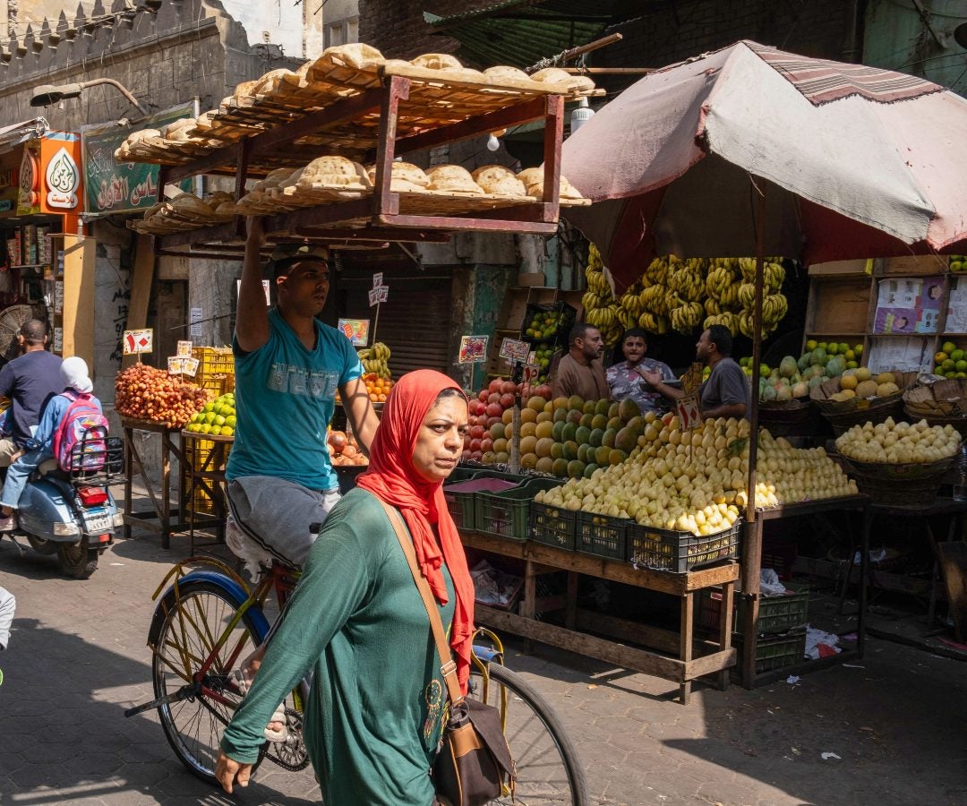 Un mercado en el distrito de Al-Darb al-Ahmar