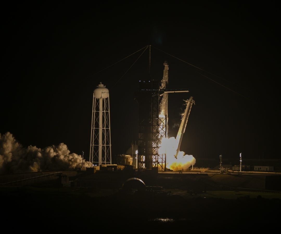 El cohete Falcon 9 de SpaceX y la nave espacial Dragon