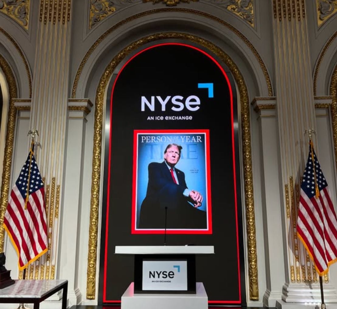 Donald Trump toca la campana del Nyse