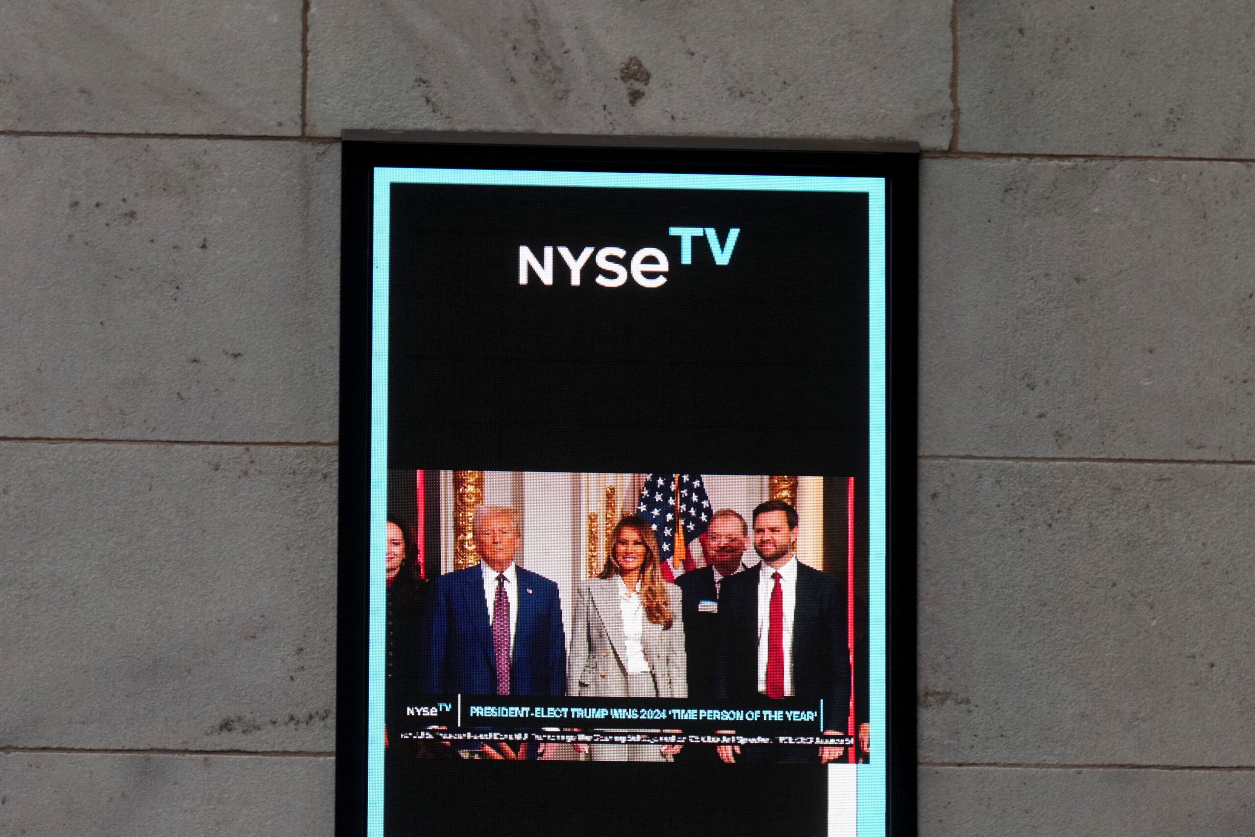 Donald Trump toca la campana del Nyse