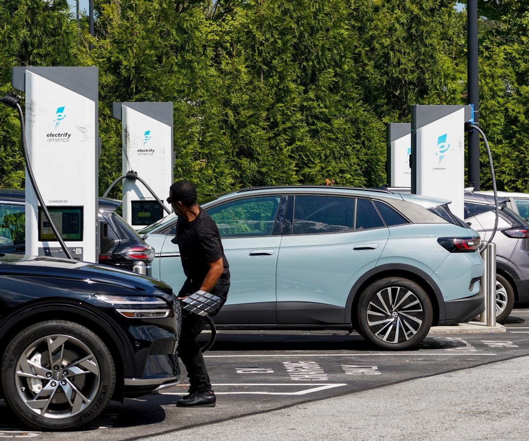 Una estación de carga de vehículos eléctricos en Atlanta, Georgia