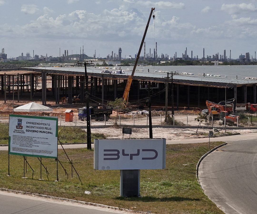 Las obras de la nueva fábrica de vehículos eléctricos de BYD en Camacari, Brasil