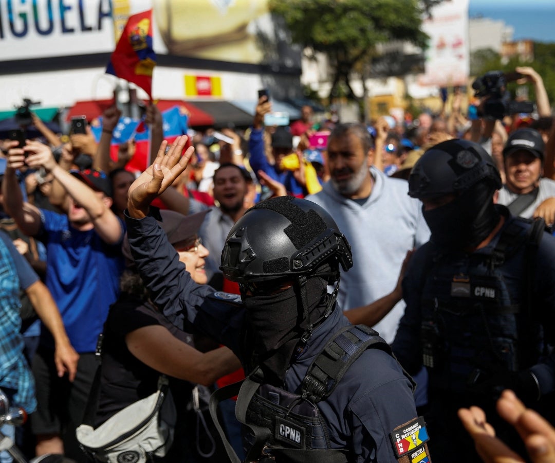 Alta presencia de policías en militares en concentración opositora en Venezuela