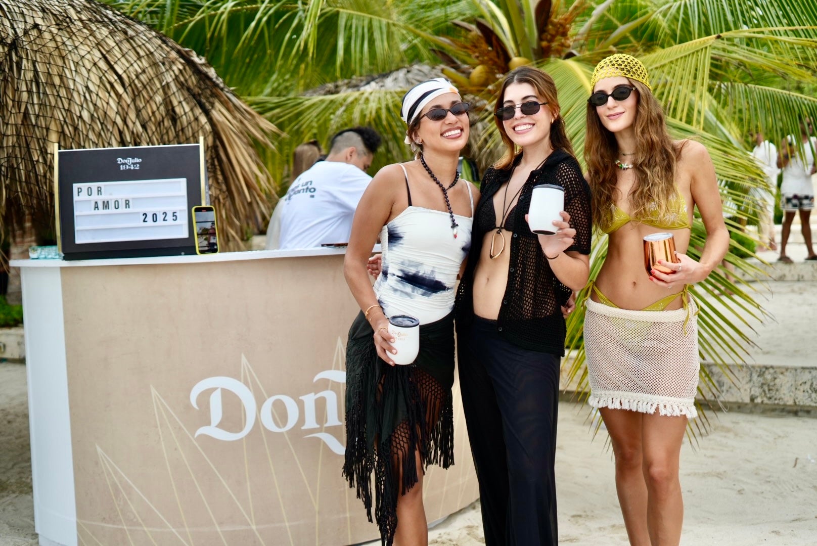 Natalia Cure; Daniela de León y Luisiana Arango; creadoras de contenido.