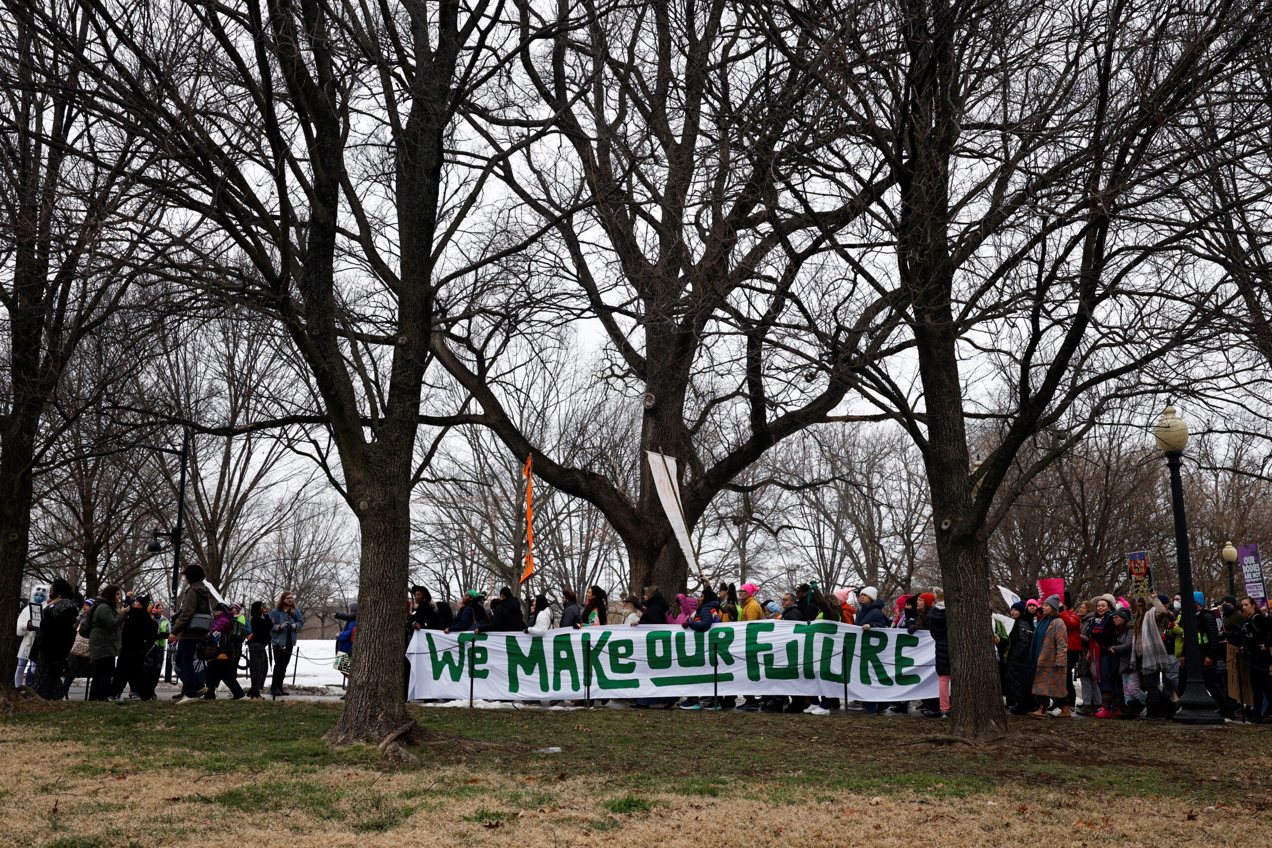 Miles de personas se concentran en Washington para protestar por la investidura de Trump