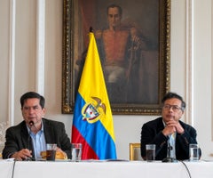 El presidente Gustavo Petro junto al ministro del Interior, Juan Fernando Cristo