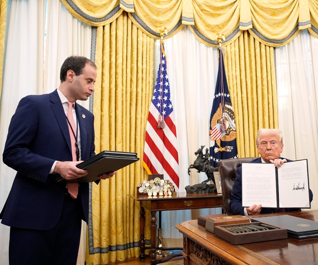 Trump firma decretos sobre criptomonedas e inteligencia artificial