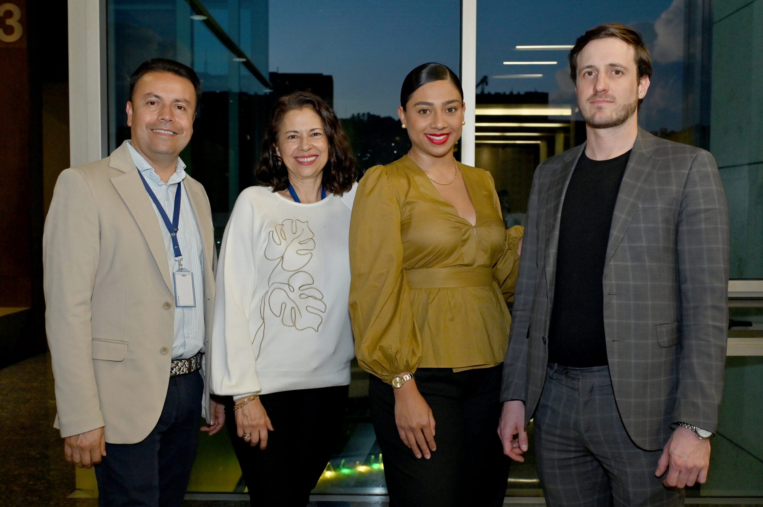 Nelson Serrano, gerente de Proyectos en Arturo Calle; Lucía García, gerente de Operaciones en Arturo Calle; Lucero Rueda; y Carlos Arturo Calle, hijo de Carlos Arturo Calle.