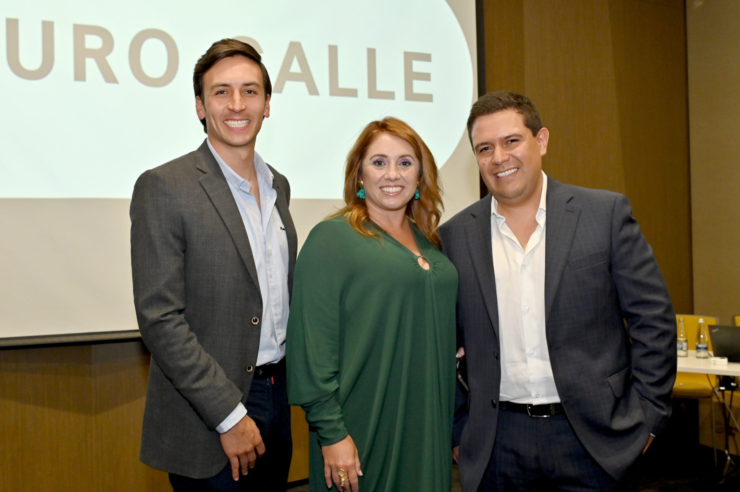 Juan Velásquez, key account manager de Mercado Libre; Catalina Calle, gte. Expansión Internacional; y Nicolás Maldonado, gte. Ecommerce Arturo Calle.