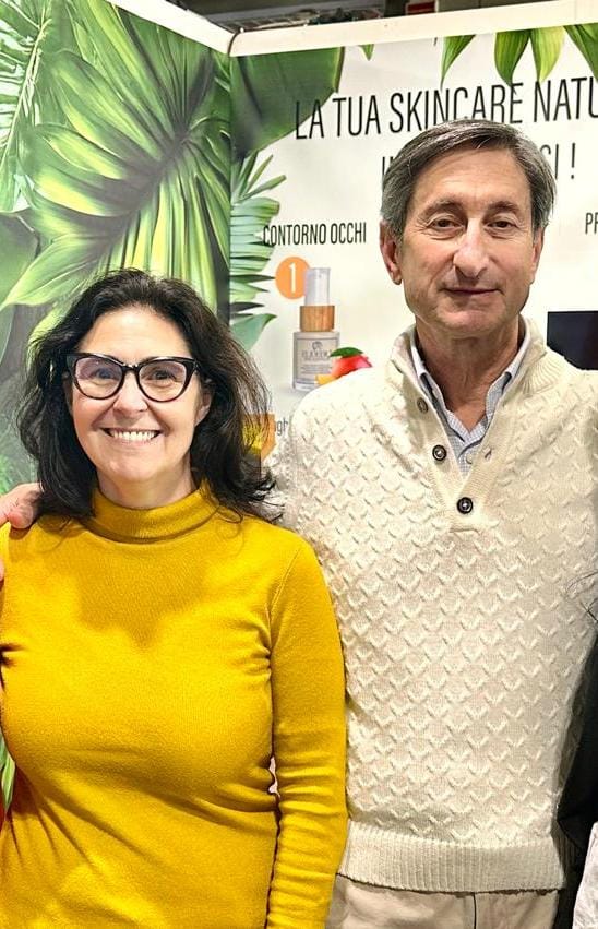 Raffaella Sarchi, propietaria del laboratorio cosmético de Uniest Srl; y Giorgio Toietta, gerente canal B2B de Uniest Srl.