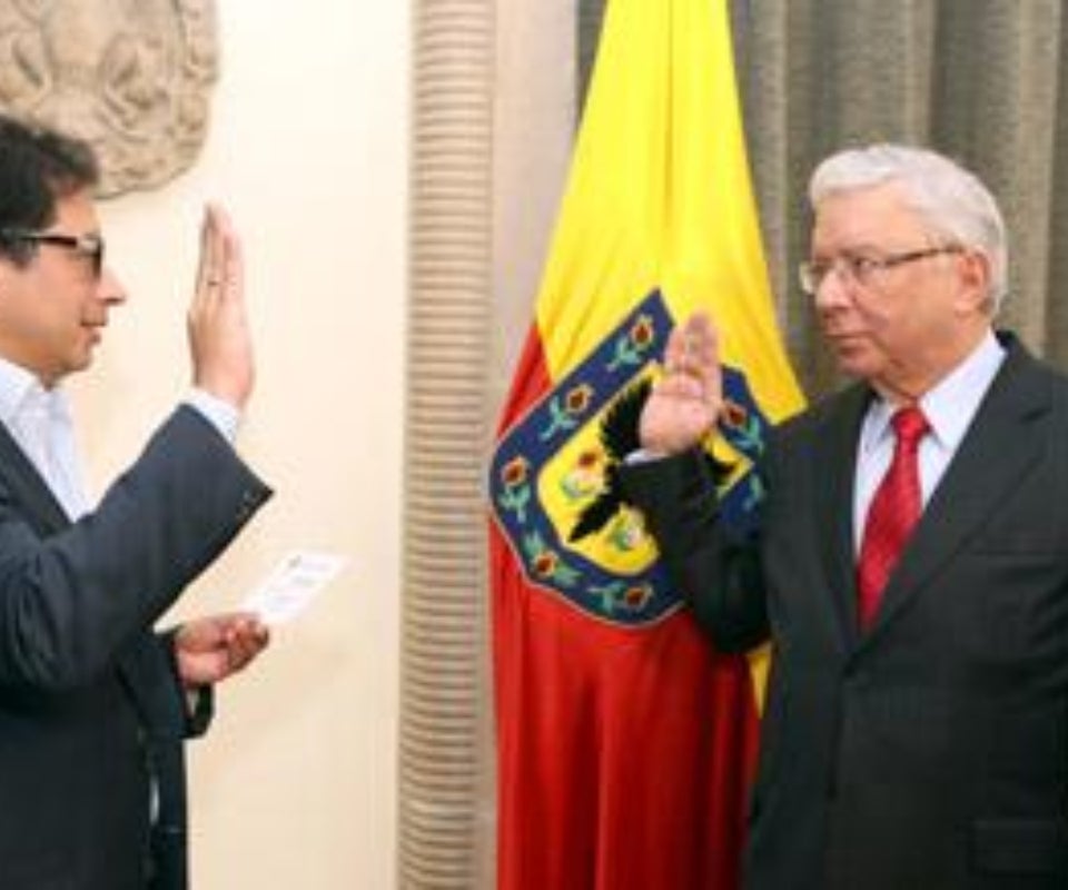 Gustavo Petro, en la gobernación de la Alcaldía de Bogotá y Alberto Merlano Alcocer