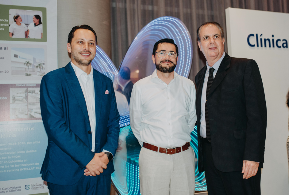 Nicolás Salazar, vicepresidente de salud de Colsanitas; Juan Carlos Hernández, gerente de presentes by Versania: y Roberto Tarud, director médico y científico de la Clínica Iberoamérica de Barranquilla.
