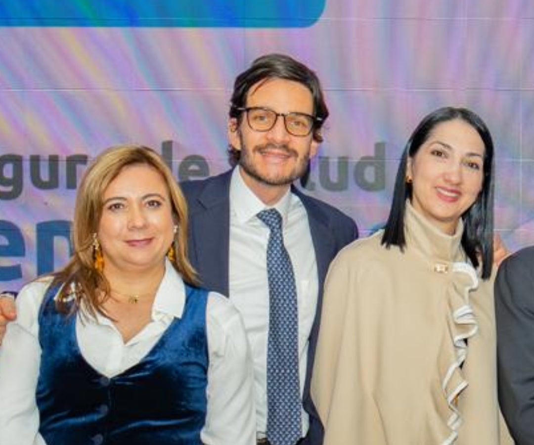 Ángela Pinillos, vicepresidente de talento humano y cultura organizacional; Diego Rojas, vicepresidente financiero; y Claudia Echeverry, vicepresidente de riesgos.