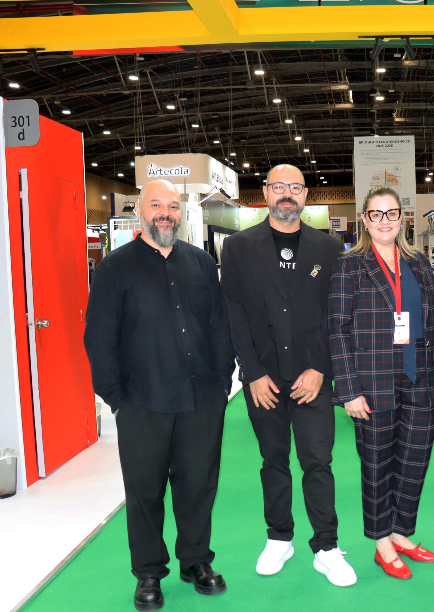 Marnei Carminatti, diseñador del núcleo Inspiramais; Luiz Ribas, gerente de mercados internacionales de Assintecal; y Viviane Lark, gestora de proyectos de ApexBrasil.