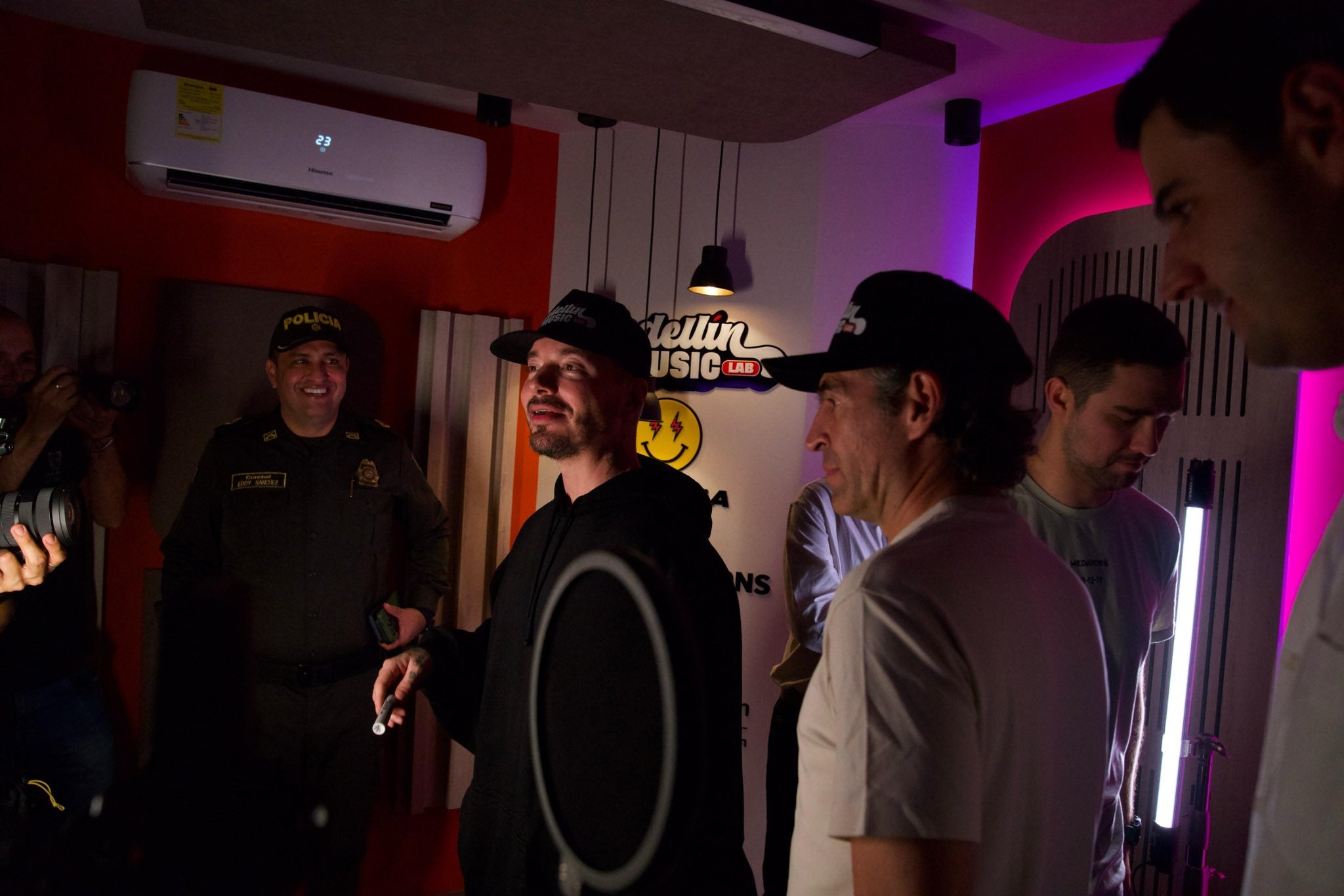 Federico Gutiérrez y J Balvin inauguran el primer estudio musical público de Medellín