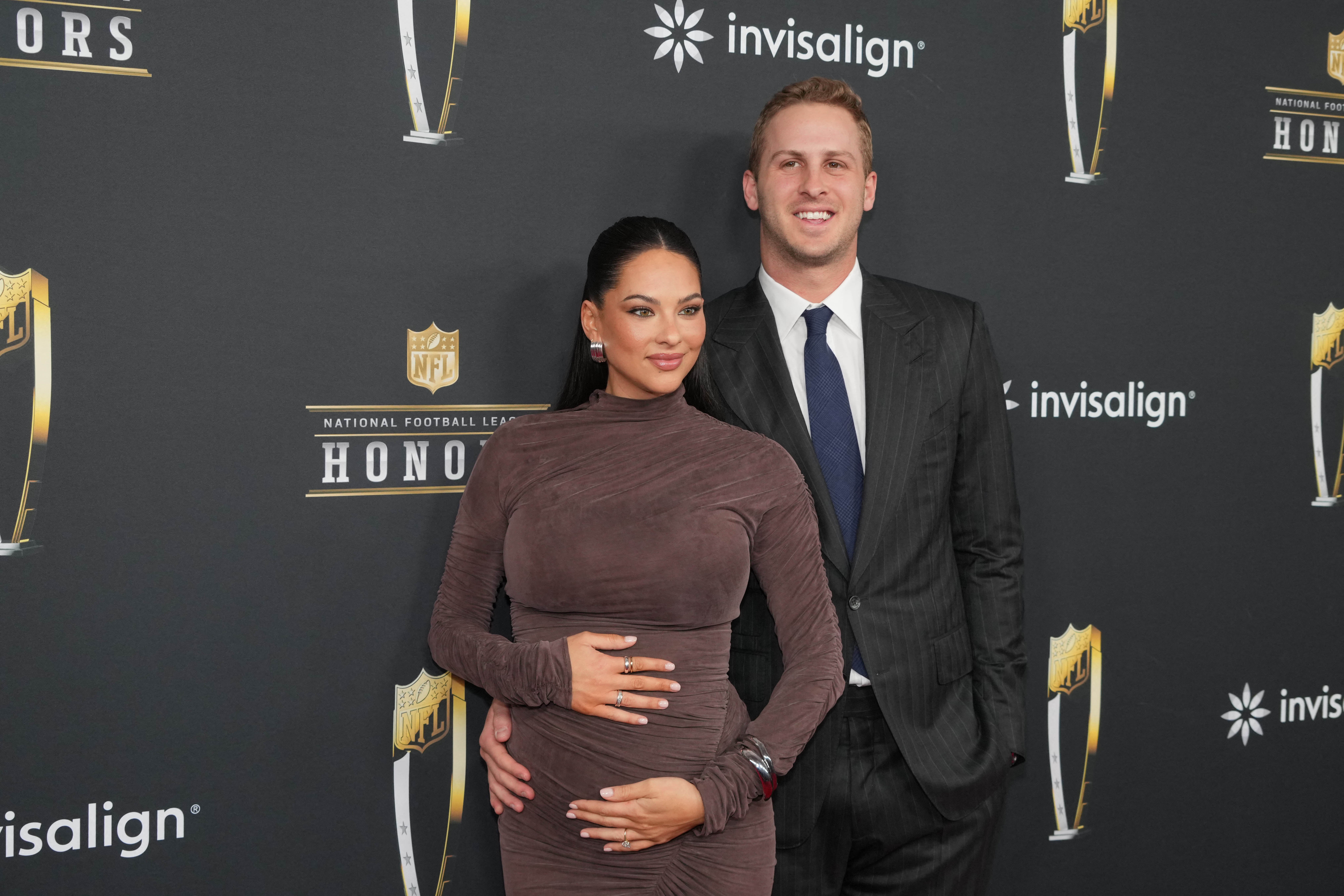 Jared Goff, quarterback en los Detroit Lions de la National Football League y su esposa Christen Harper, modelo y actriz estadounidense.