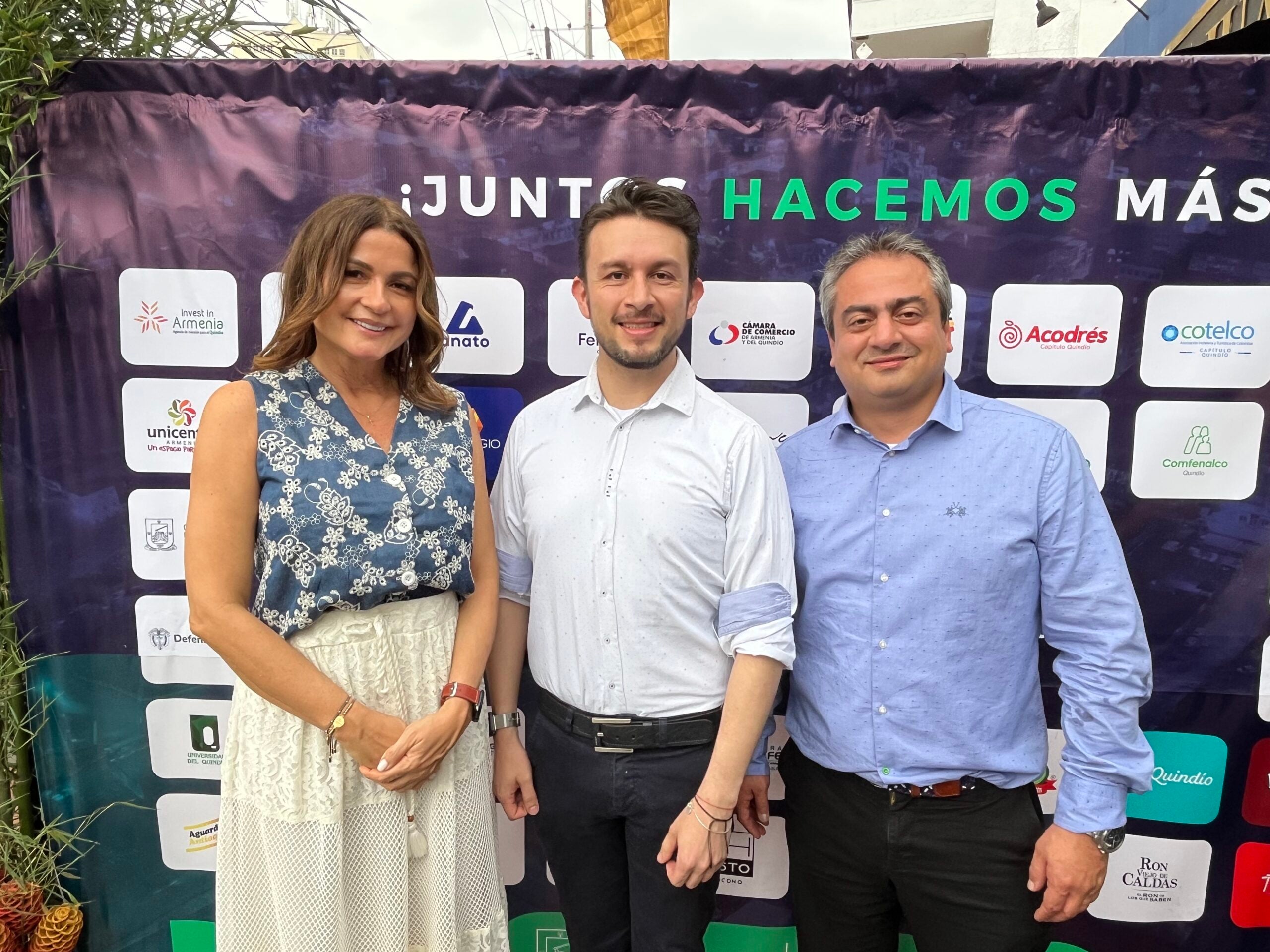 Adriana Buitrago Suárez, VP de la Cámara de Comercio de Armenia; Eduardo Montoya, director ejecutivo de Asobares Colombia, y Pablo Arango, gerente de zona banco de personas y pymes de Bancolombia.