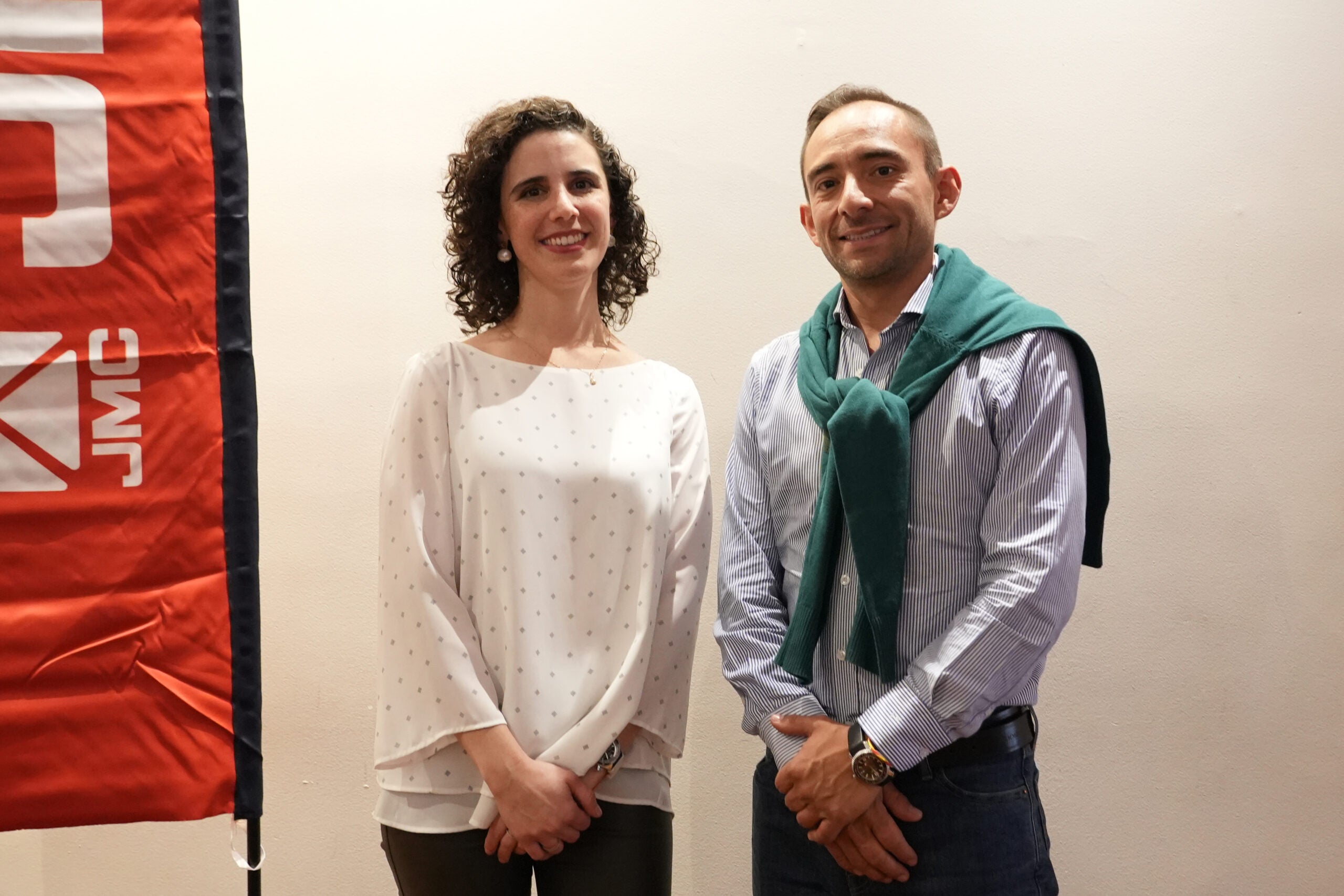 Ana María Botero, líder de mercadeo de JMC en Astara Colombia; y Gustavo Núñez, gerente general Carrodinámica.