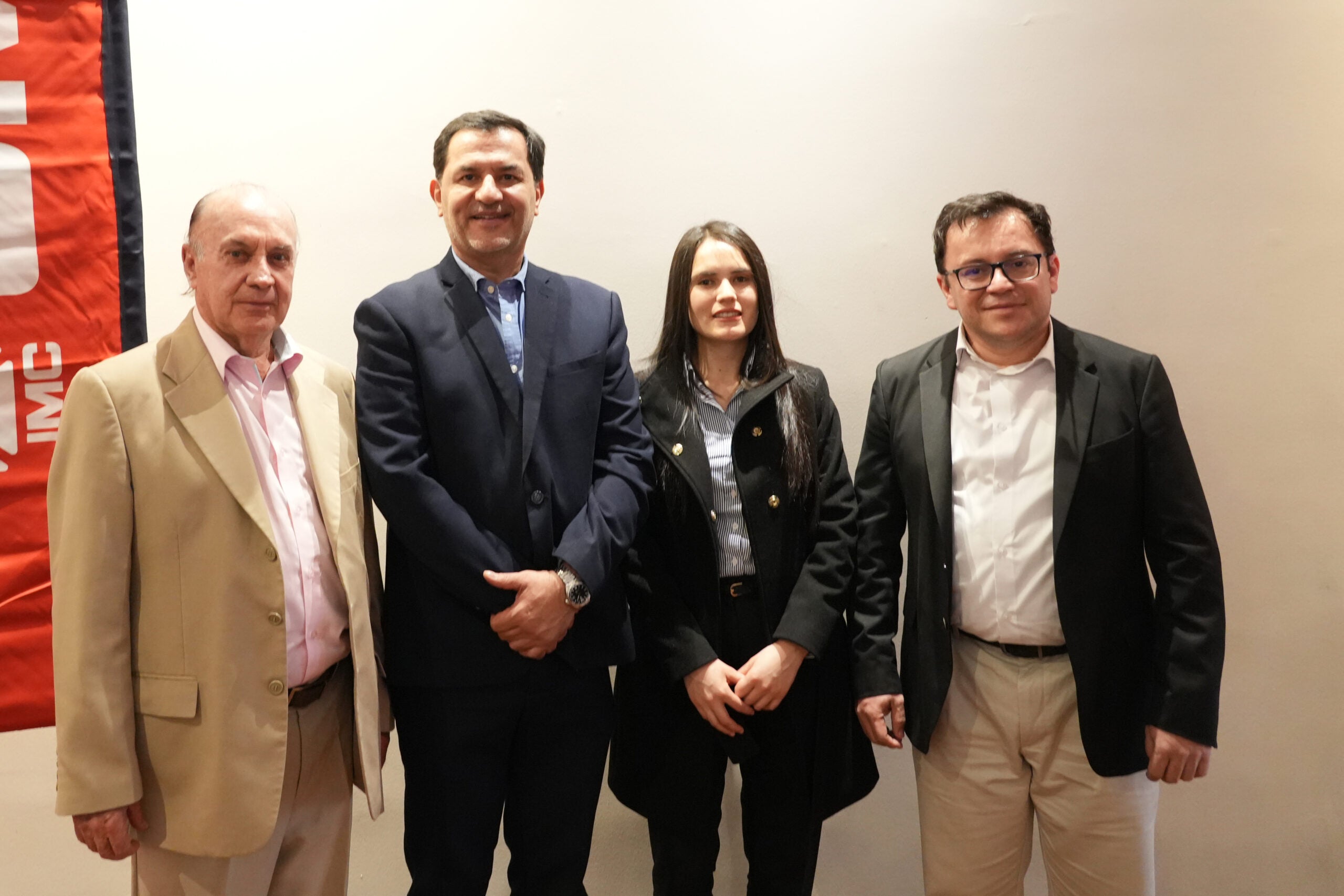 Fernando Salazar, presidente de Fersautos; Darío Navia, gerente general de Motork S.A.S; Ana Ferla, coordinadora comercial de JMC en Astara Colombia; y Christian Salazar, gerente comercial de Fersautos.