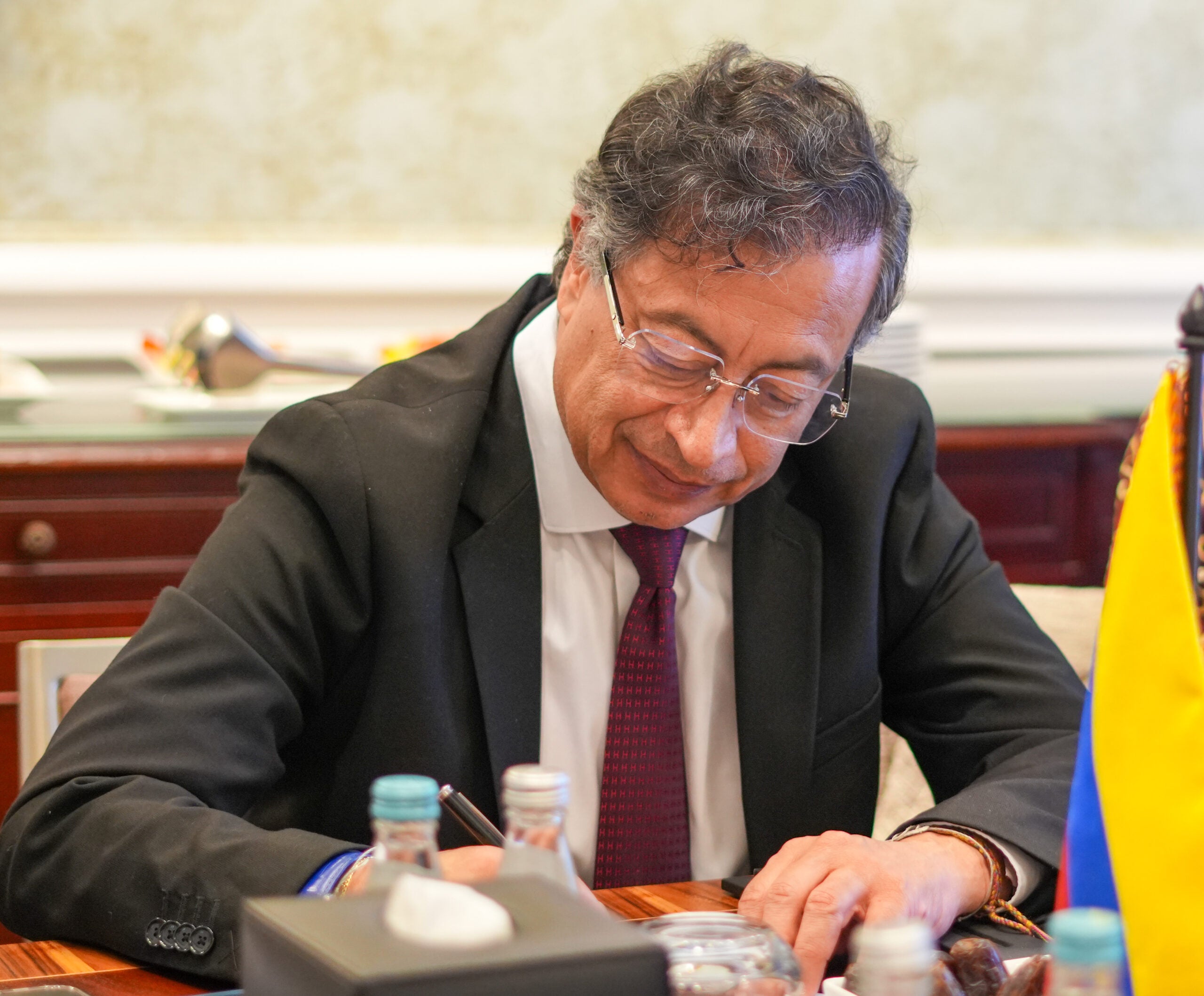 El jefe de Estado confirmó el inicio de operaciones de una ruta aérea entre Bogotá y Doha