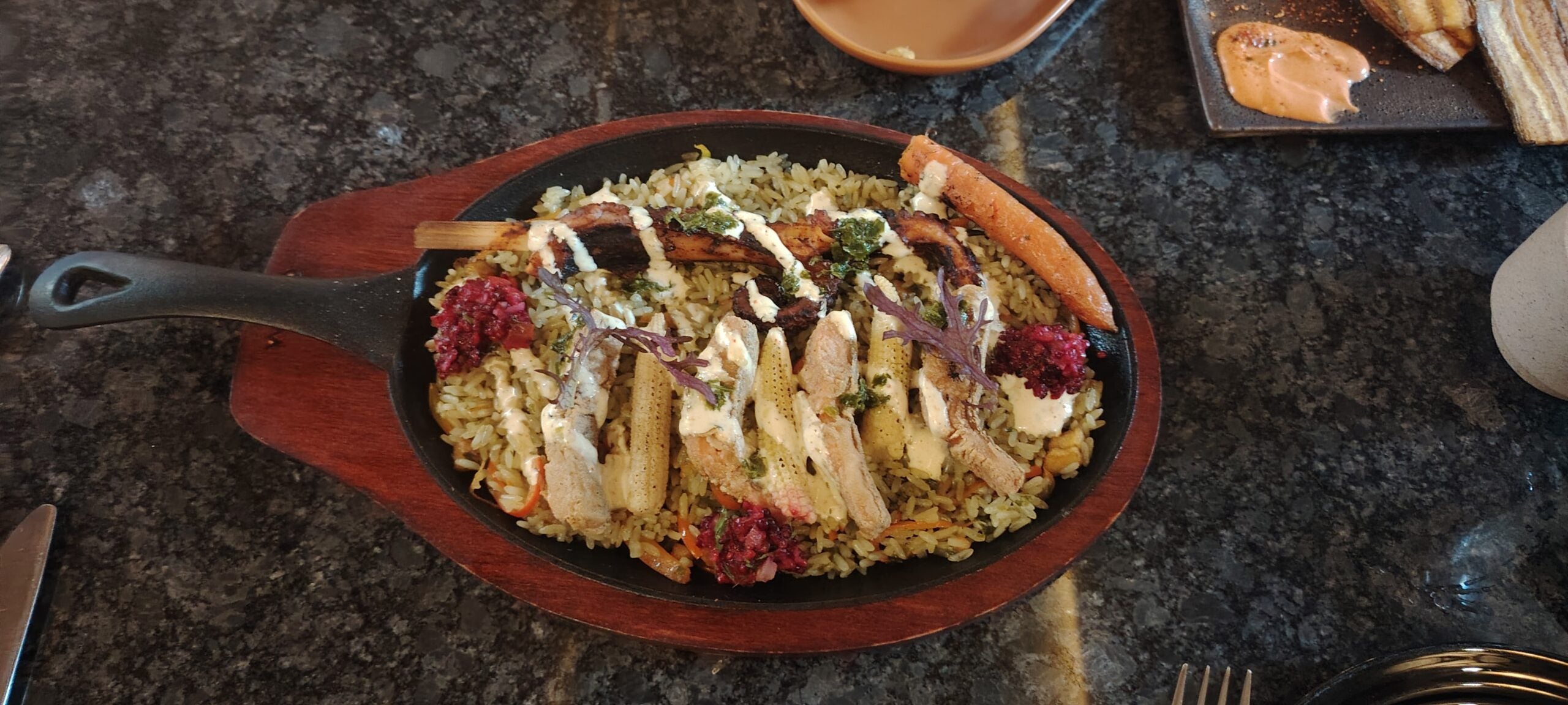 Arroz de pulpo y chicharrón de trucha, una mezcla de sabores 