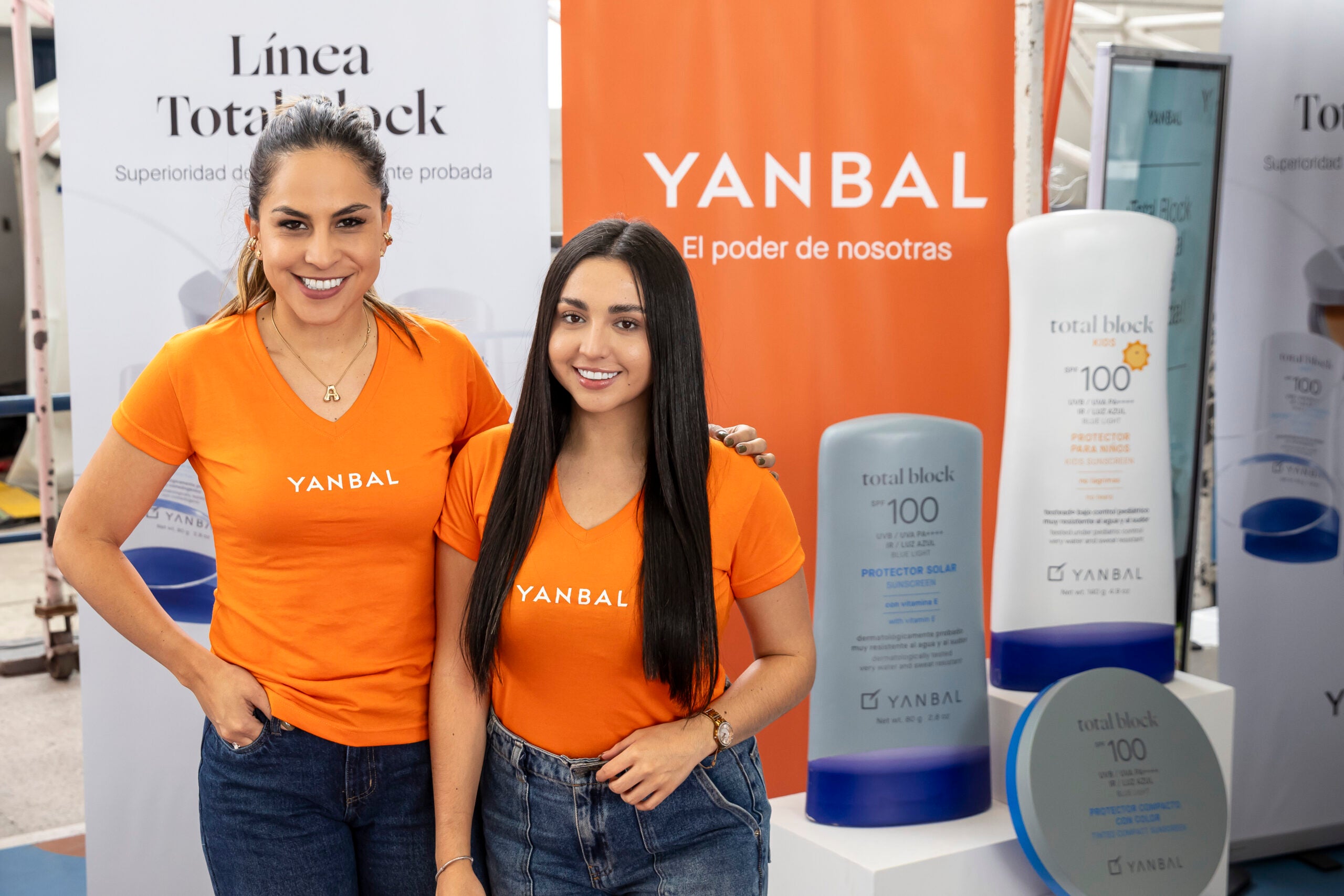 Ana Rangel, coord. Senior de Eventos de Yanbal Claudia Salinas Practicante comunicaciones FFVV en Yanbal.