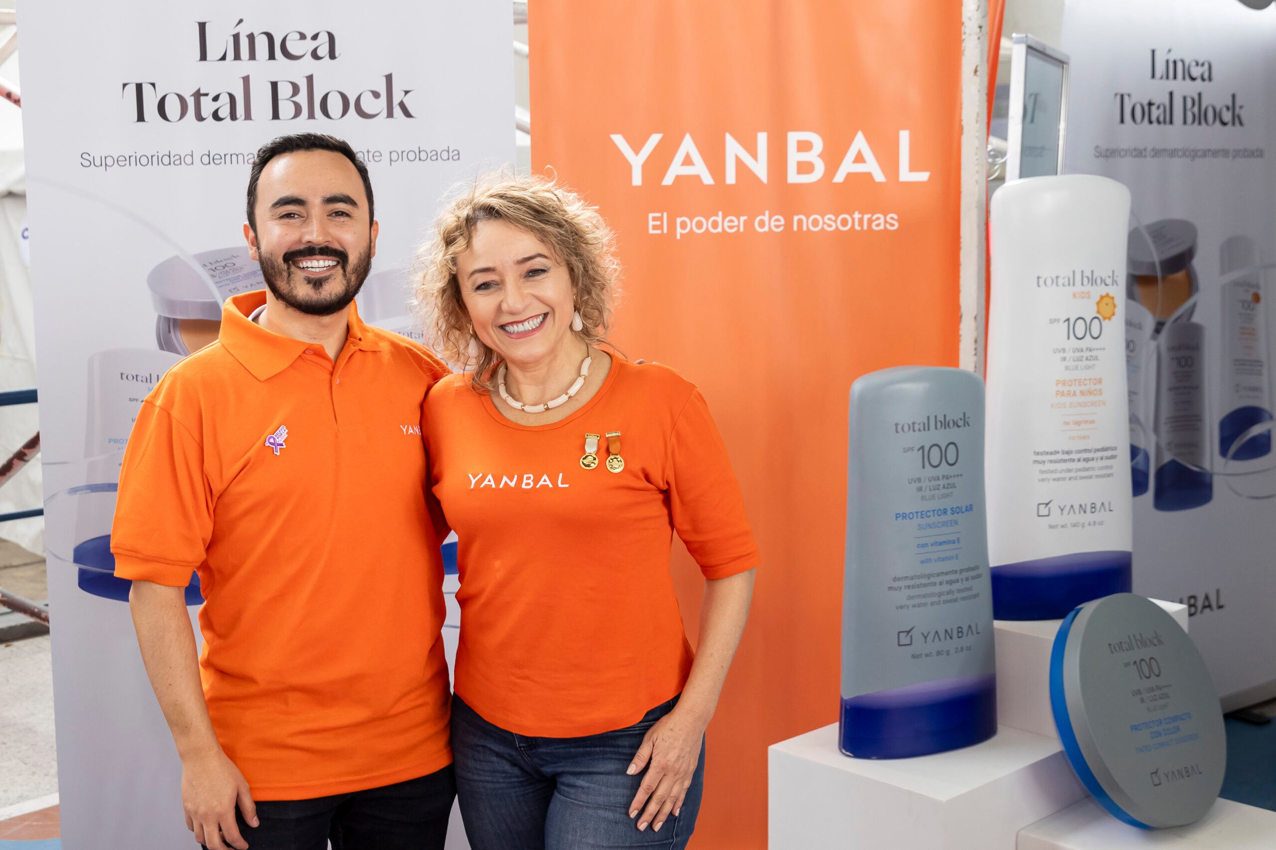 Leonardo Bernal, director Máster en Yanbal; Carolina Rojas Directora Elite Diamante en Yanbal