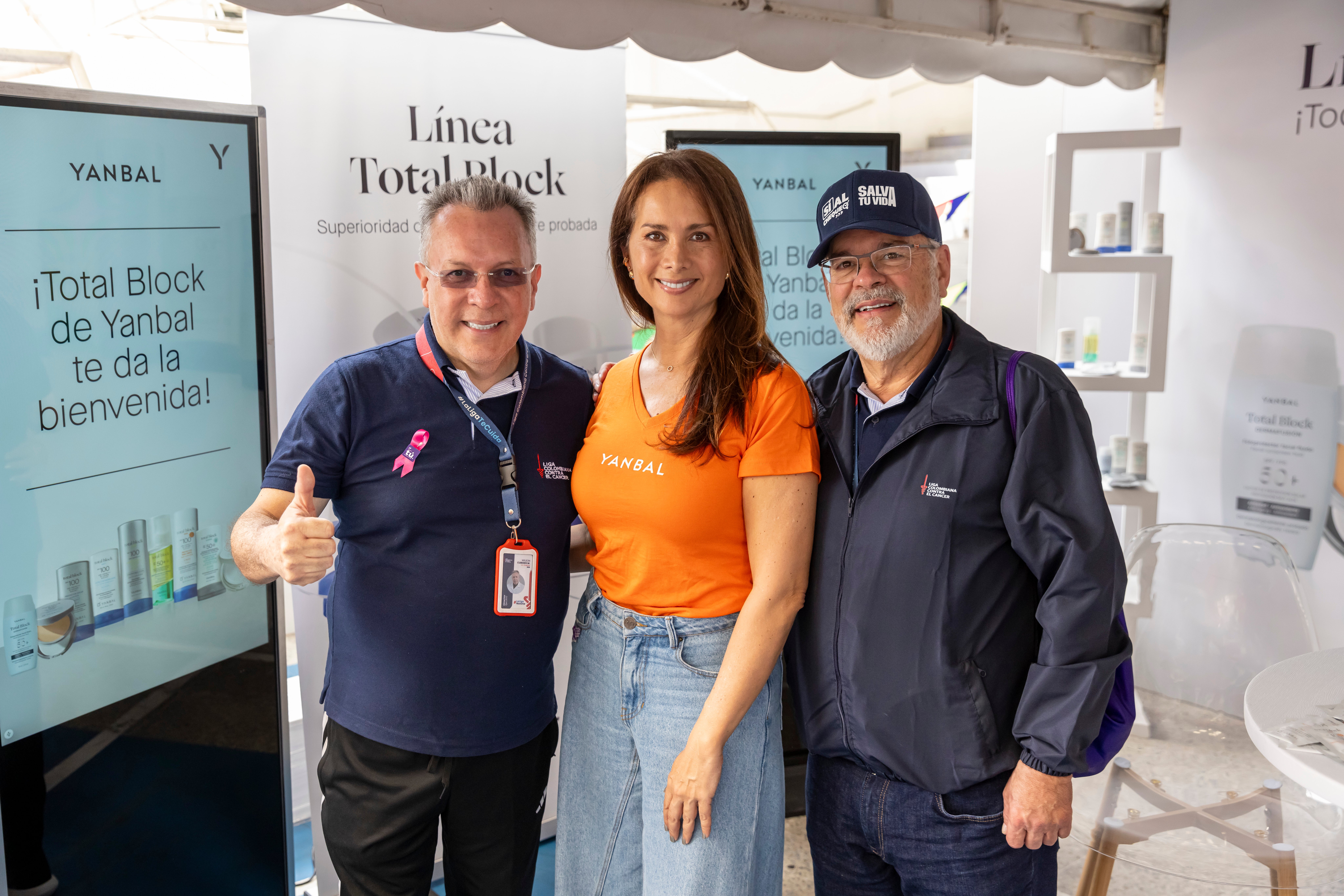 Wilson Cubides Martínez, director ejecutivo en La liga colombiana Contra el Cáncer; Gloria Flores, Gerente de comunicaciones de Yanbal; Dr Carlos Castro, director mediático